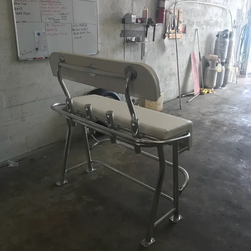 Simple aluminum leaning post with a removable backrest