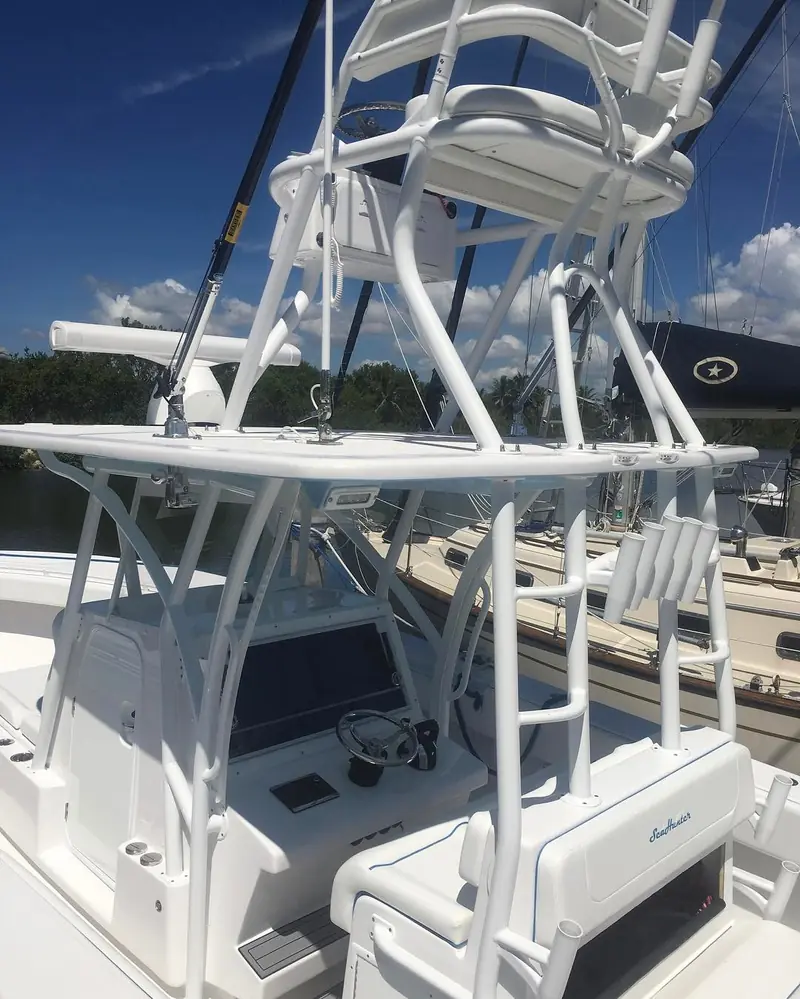 Second station with ladder on a SeaHunter center console