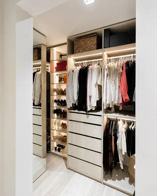 Miami Beach Apartment — detail 3